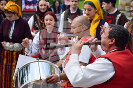 Разлог - автентични носии - ревю