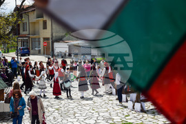 Разлог - автентични носии - ревю