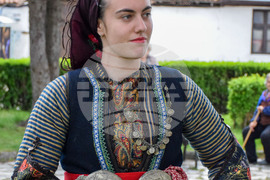 Разлог - автентични носии - ревю