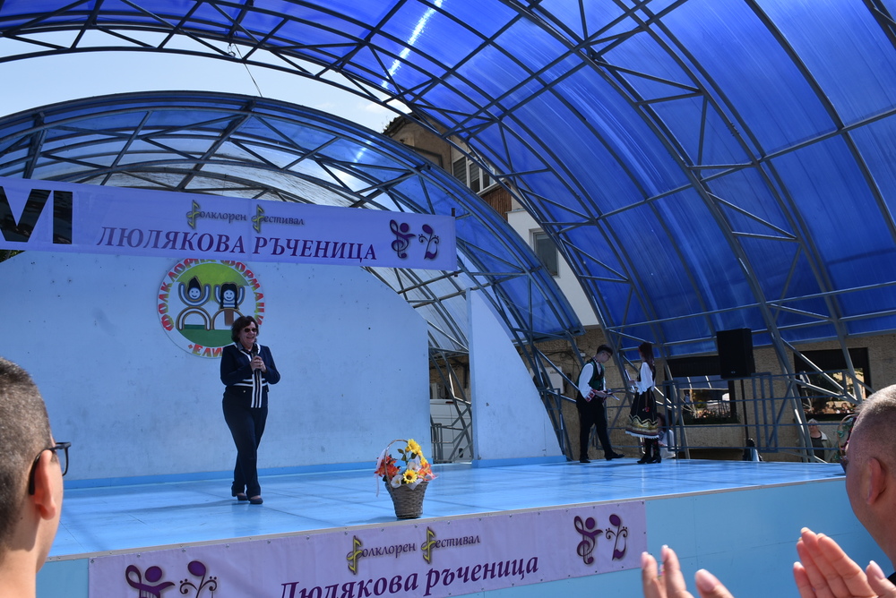 Община Ловеч: Близо 300 танцьори събра Шестото издание на „Люлякова ръченица“ в Ловеч