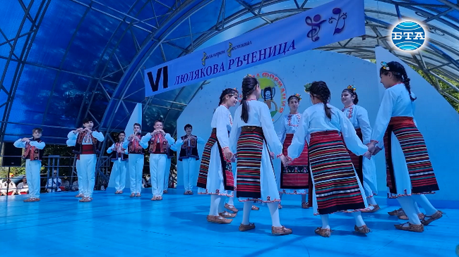 "Люлякова ръченица" огласи стария квартал на Ловеч