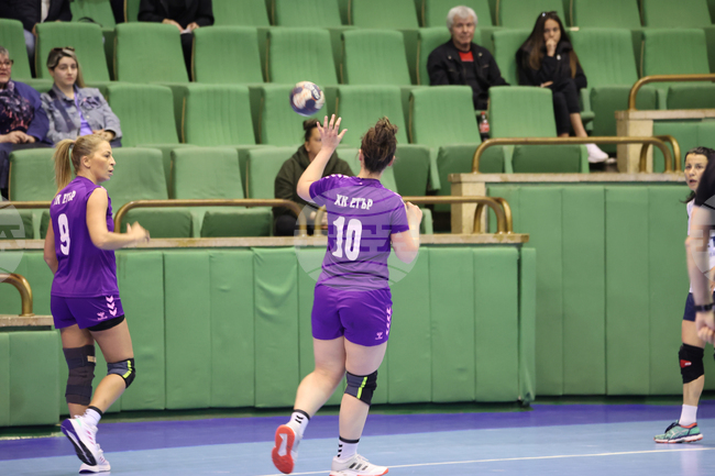 Защитаващият трофея си Етър 64 и Бяла се класираха за финала в турнира за купата на България по хандбал за жени