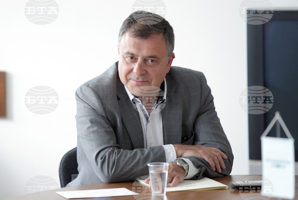Александър Велев, журналист