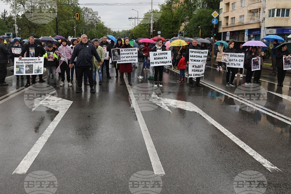 Протестиращите в София срещу пътните инциденти блокираха движението на Орлов мост