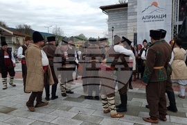 Априлци - възстановка