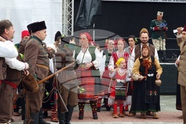 Априлци - възстановка