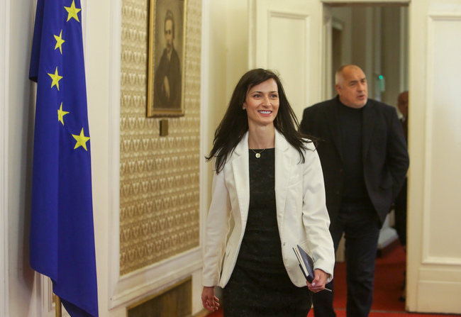 Кандидатът за премиер Мария Габриел потърси подкрепа за експертно правителство от „БСП за България“, ДПС и "Има такъв народ"