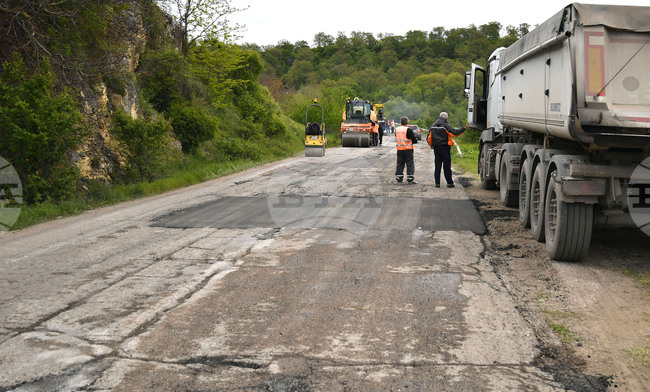 АПИ ще санкционира фирма за некачествен ремонт на участък от пътя Манастирище - Бързина в област Враца