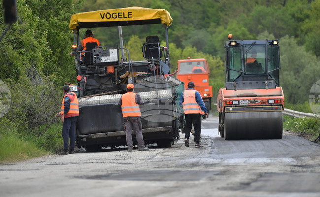 Ремонти на пътни участъци в няколко десетки населени места планира Община Кърджали