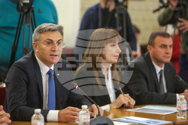 Парламент - ГЕРБ-СДС - ДПС - среща