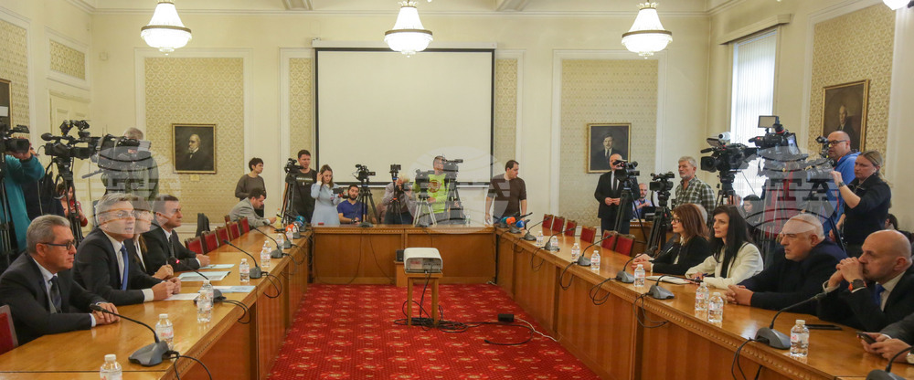 Парламент - ГЕРБ-СДС - ДПС - среща