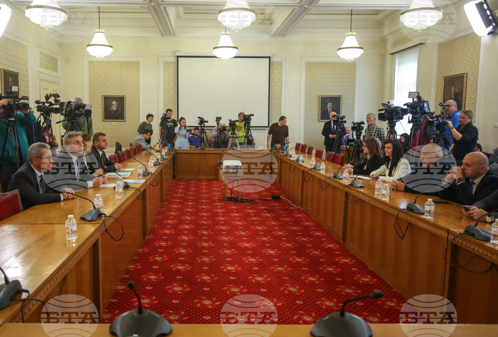 Парламент - ГЕРБ-СДС - ДПС - среща