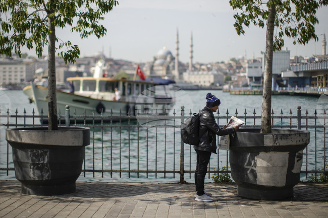 Мъж поддържа близо 50-годишна традиция за информиране на съгражданите си в турския град Тарсус 