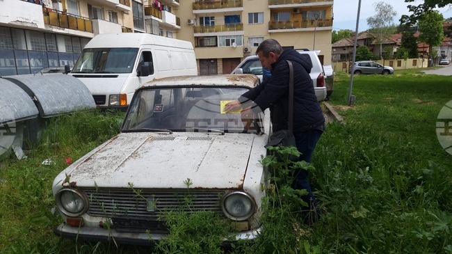Разград - изоставени коли - стикери
