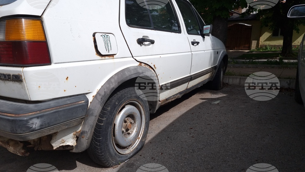 Разград - изоставени коли - стикери