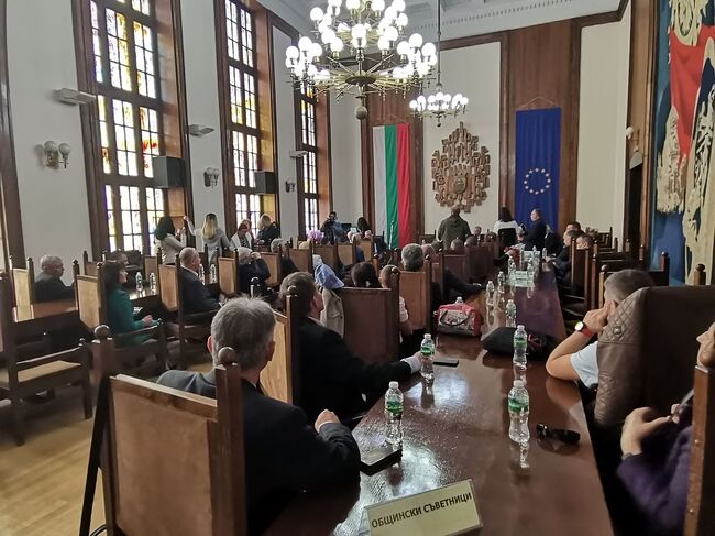 Тържествено заседание на Общинския съвет и четирима достойни почетни граждани за Празника на Плевен