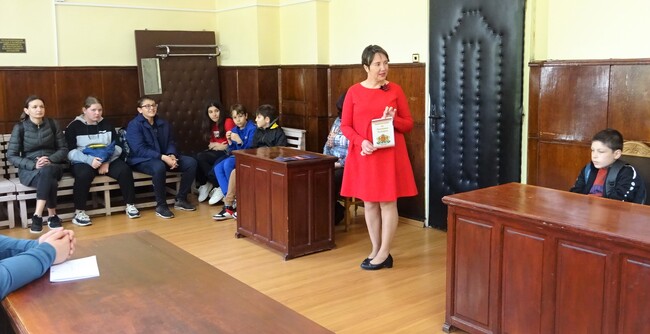 Окръжен съд – Разград: Около 400 ученици от 8 училища посетиха Районен съд – Разград в съвместната с МКБППМН инициатива „Дни на отворени врати“