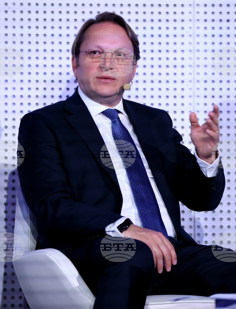 Присъединяването на Сърбия към ЕС е важно и за Белград, и за Брюксел, заяви Оливер Вархей