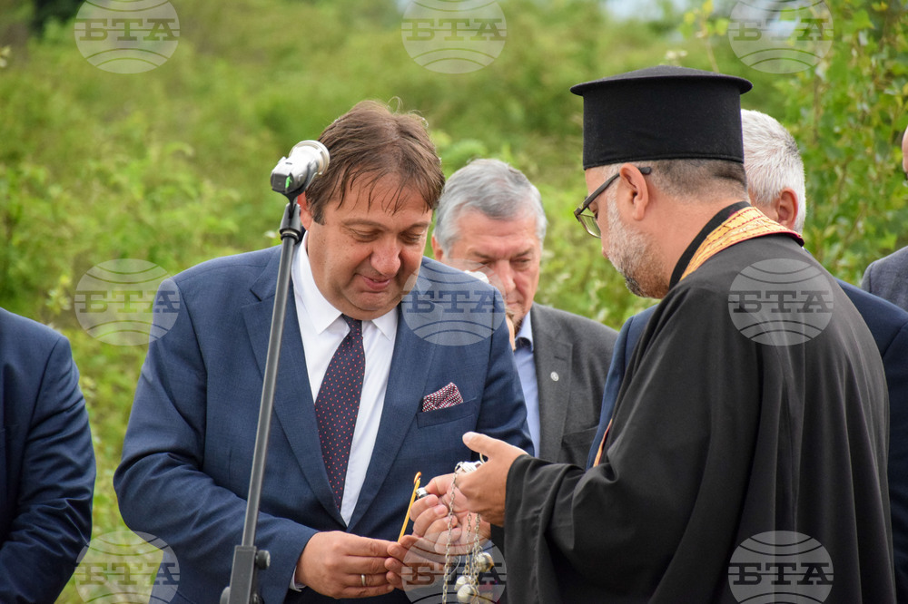 Кресна - пътен възел Кресна - първа копка