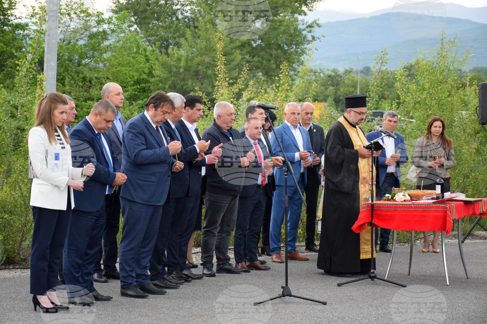 Кресна - пътен възел Кресна - първа копка