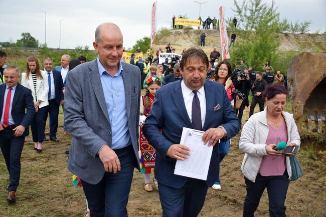 Кресна - пътен възел Кресна - първа копка