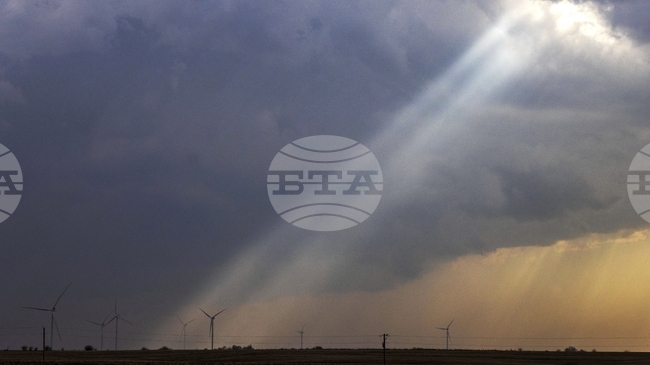 Учени разработиха катализатор, който използва слънчева светлина за разграждане на "вечните химикали"