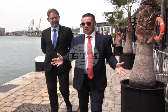 Бургас - пристанище - посланик