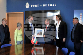 Бургас - пристанище - посланик