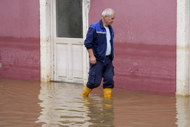 Heavy Rainfall Causes Flooding in Virovitica-Podravina County in Croatia, Prompting Emergency Response