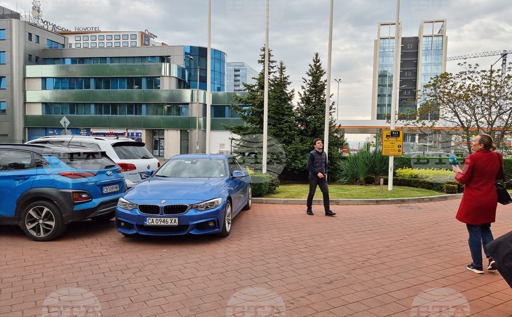 Членовете на Националния съвет на "Продължаваме промяната" се събират на заседание в столичен хотел