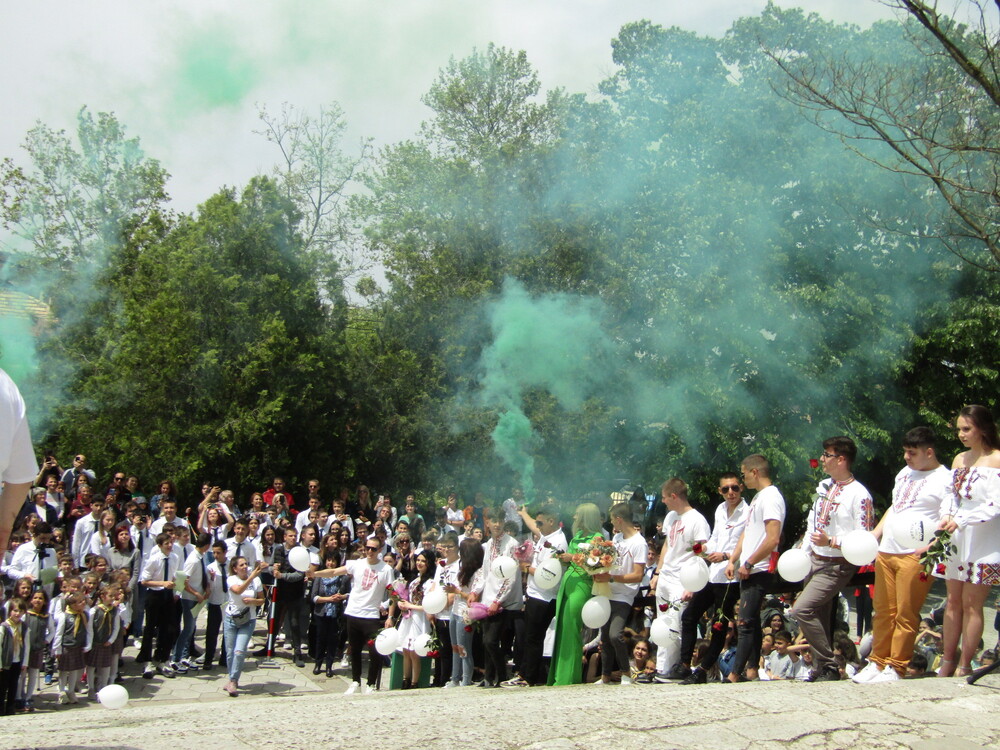 Областна администрация Добрич: Атанас Дучев бе гост на празника на Иновативно училище „Димитър Талев“ 