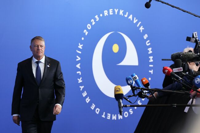 Една година преди края на мандата си, Клаус Йоханис е румънският президент с най-нисък рейтинг