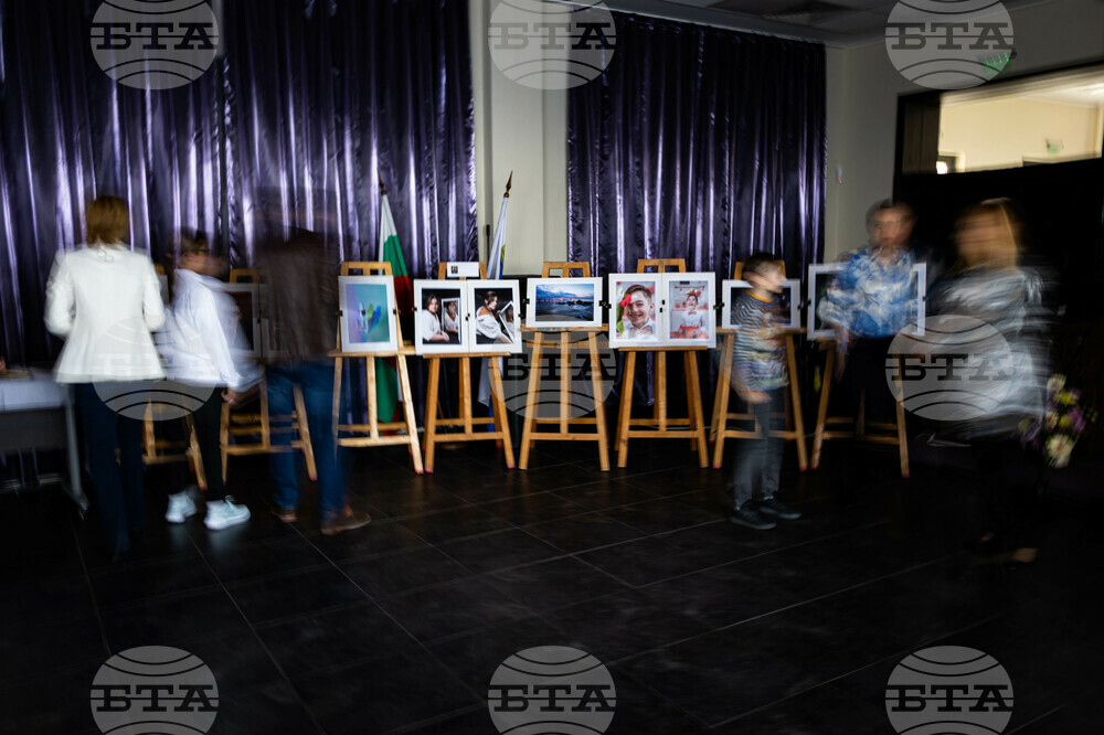 Бургас - ученици - фотографска изложба