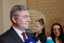 Парламент  - Мустафа Карадайъ - брифинг