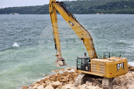 Варна - вълнолом - ремонт