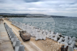 Варна - вълнолом - ремонт