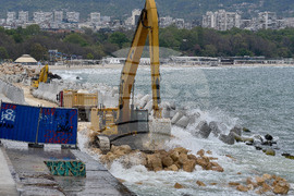 Варна - вълнолом - ремонт