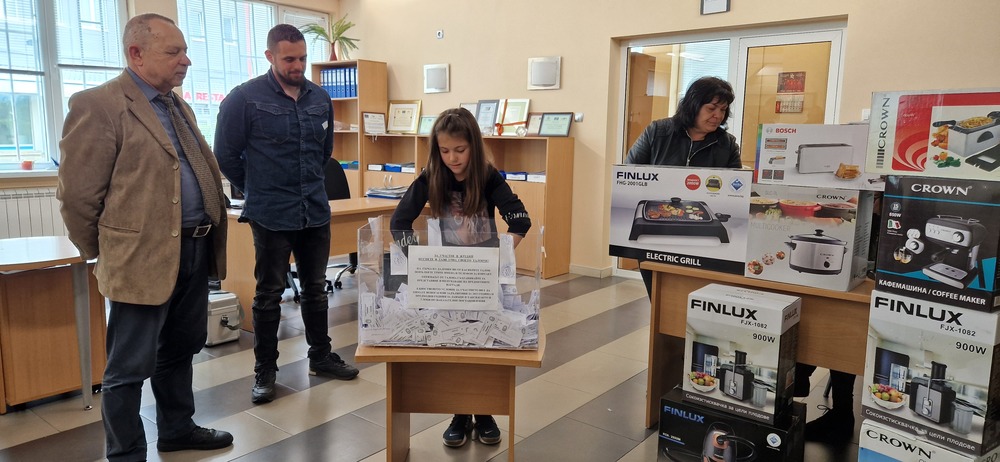 Община Търговище: 40 предметни награди са разпределени в жребия за изрядните данъкоплатци в Търговище