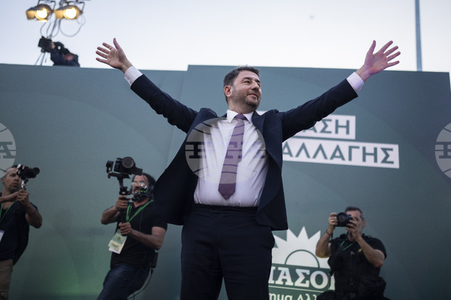 Двама депутати напуснаха СИРИЗА, ПАСОК е отново основна опозиционна сила в Гърция след 12 години