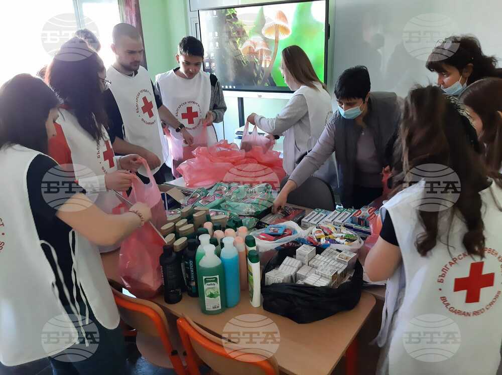 Ученици от област Разград събраха помощи за свои украински връстници