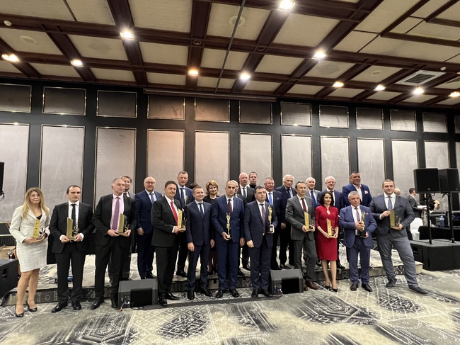 Председателят на УС на АИКБ Васил Велев връчи две от годишните награди, които всяка година се дават в застрахователния и пенсионноосигурителния сектор у нас