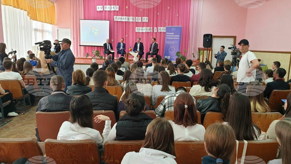 Taraclia Hosts Debates between European Ambassadors and Local Young People