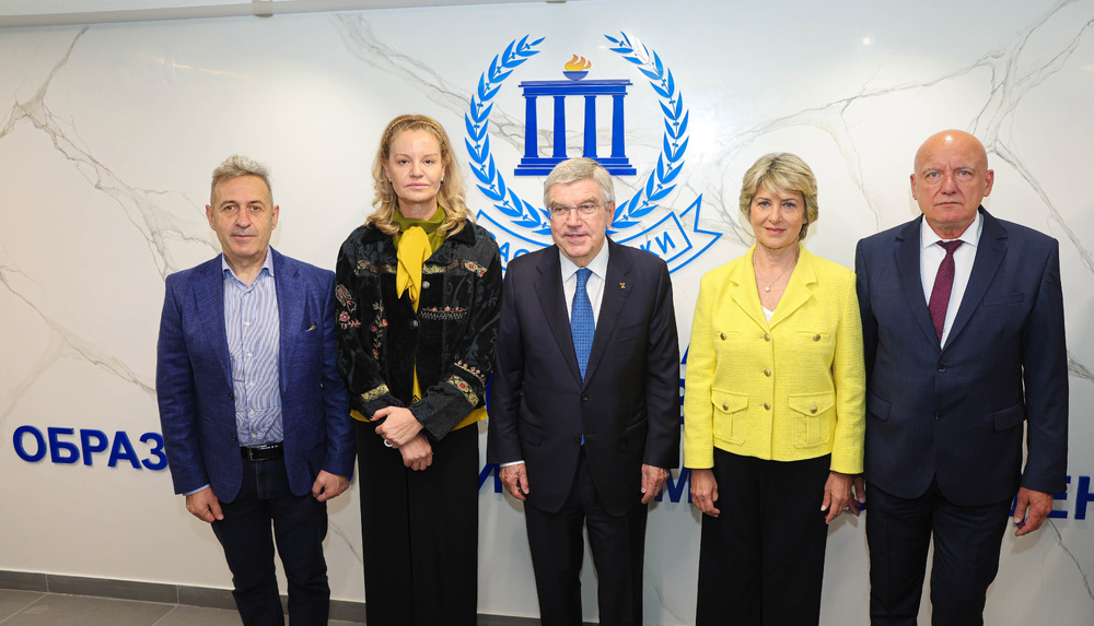 Весела Лечева получи златна значка от НСА „Васил Левски“ за принос в развитието на спорта заедно с президента на МОК Томас Бах