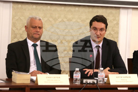 Парламент - Комисия по правни въпроси