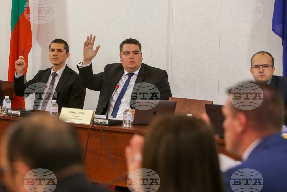 Парламент - Комисия по правни въпроси