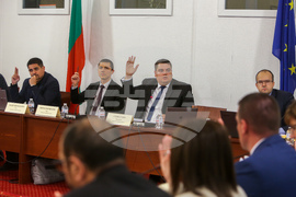 Парламент - Комисия по правни въпроси