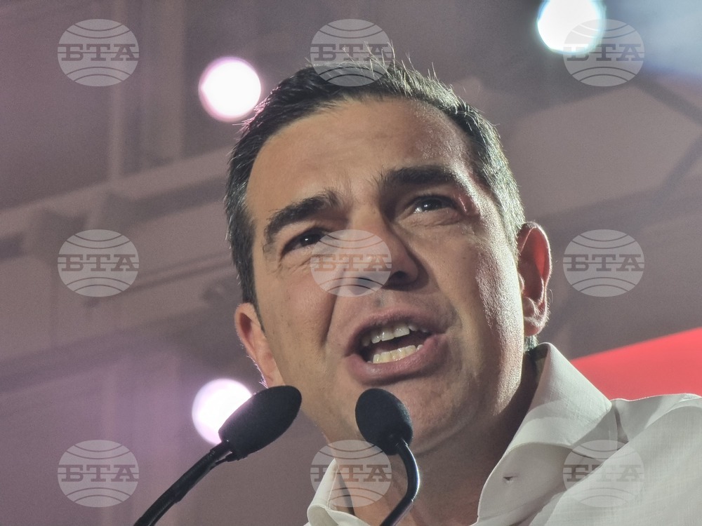 Бившият гръцки премиер Алексис Ципрас представи мемоарите си и намекна за създаване на нова лява партия