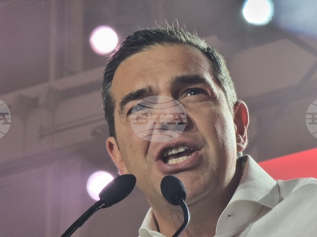 Бившият гръцки премиер Алексис Ципрас представи мемоарите си и намекна за създаване на нова лява партия