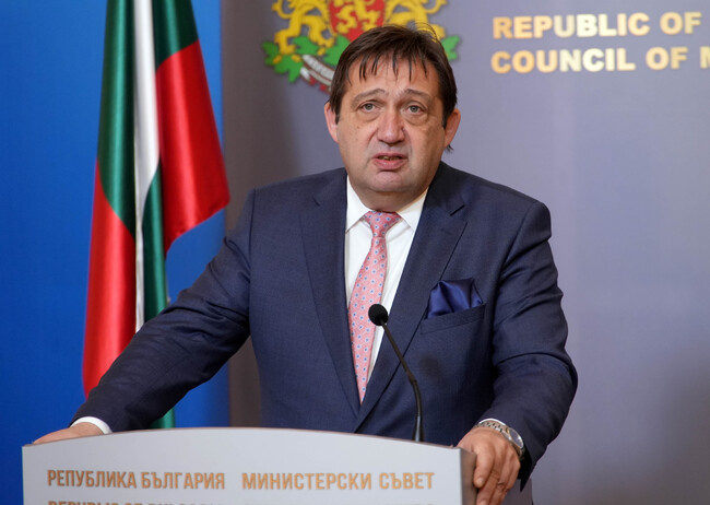 Министър Шишков: Служебният кабинет прави това, което другите не са направили