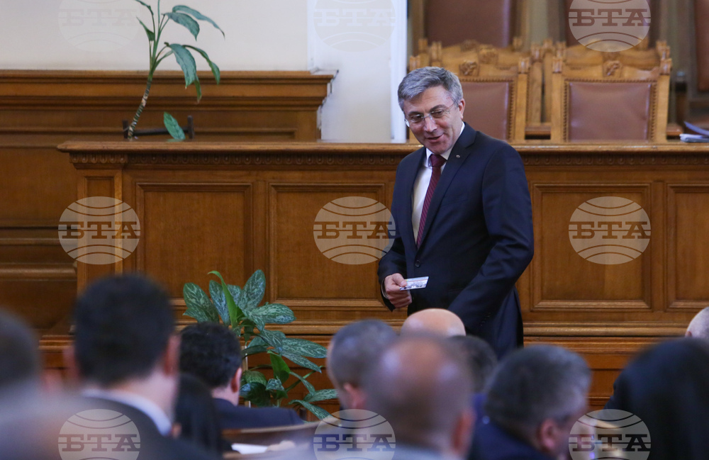 Парламент - заседание - Мустафа Карадайъ
